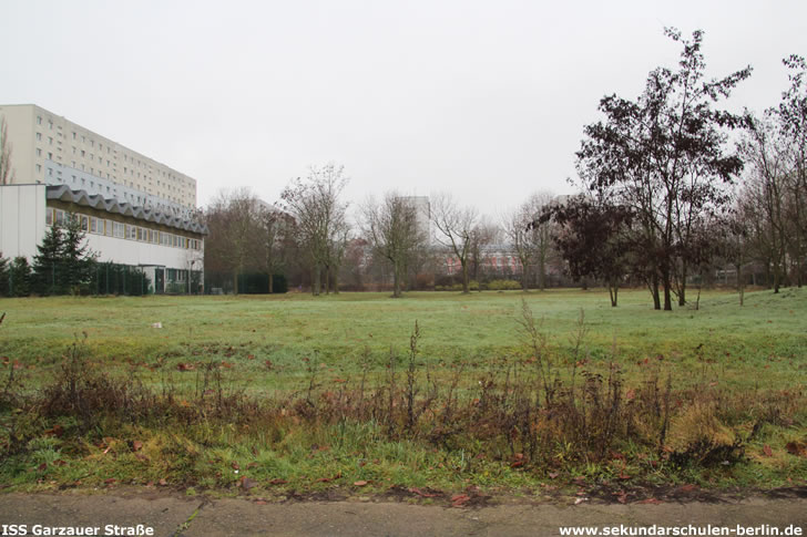 Garzauer Straße 30, Blickrichtung Wuhlestraße (Dezember 2019)