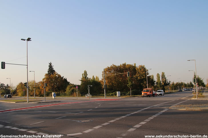 Eisenhutweg (links) Ecke Hermann-Dorner-Allee, Oktober 2018