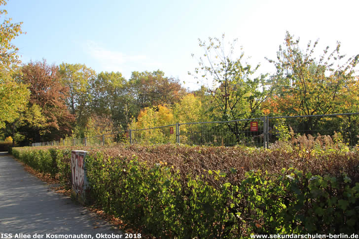 Brache an der Allee der Kosmonauten (Oktober 2018) Brache an der Allee der Kosmonauten (Oktober 2018)